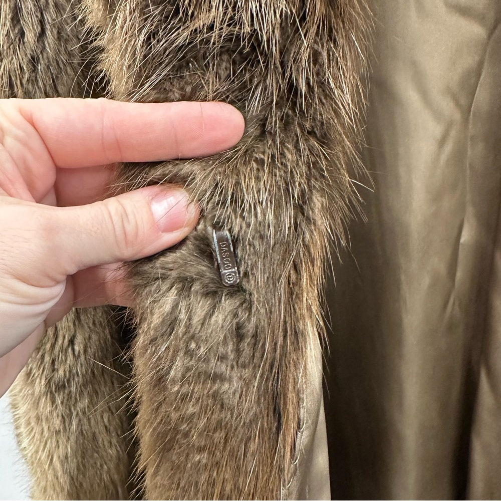 Elegant Dion Furs Real Beaver Fur Coat - Picture 8 of 11